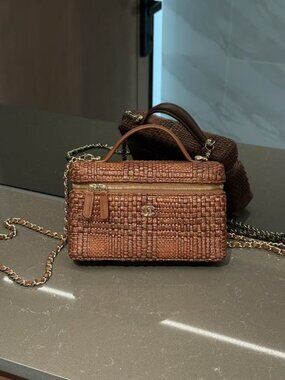 Classic CHANEL Bag: A Stylish and Versatile Choice for Elegance